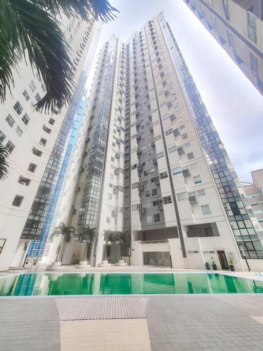 Bgc Taguig Cozy 2 Bedroom Loft, With Stunning Bgc Skyline View! Manila Exterior foto